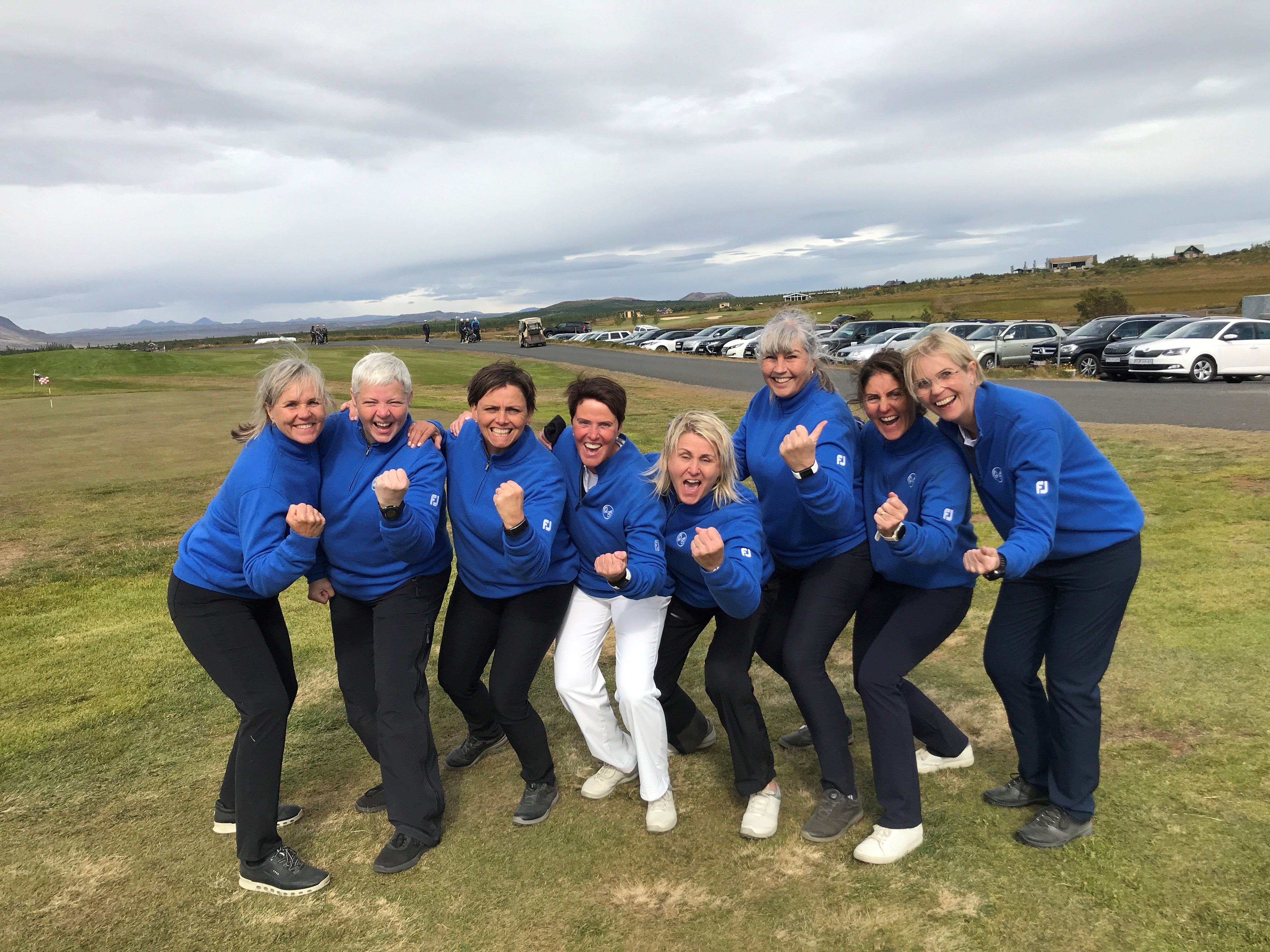 skemmtileg mynd af kvennasveitinni