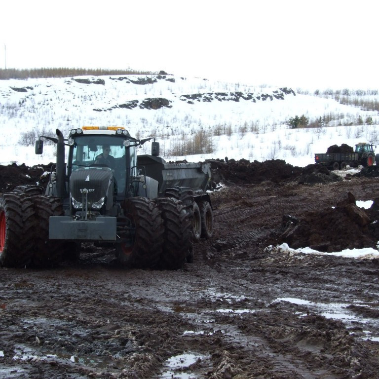 Uppgröftur keyrður á fyrirhugað svæði hinnar nýju 8.flatar.