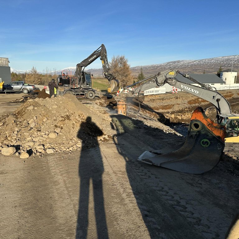 eb3bc0ff-6d21-40e4-a933-4839f037b60d