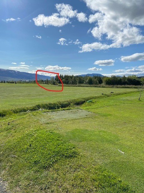 Nýr rauður teigur á 10. holu