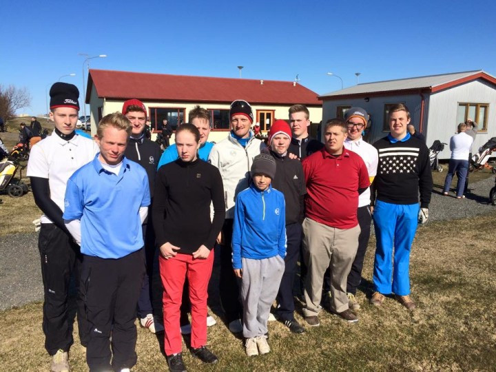 Hópurinn sman kominn fyrir 1. keppnishring sumars