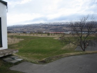 Jaðarsvöllur tekinn að grænka