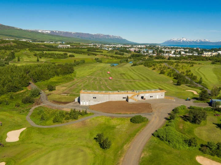 Tæma norður-fjós og gáma um helgina.