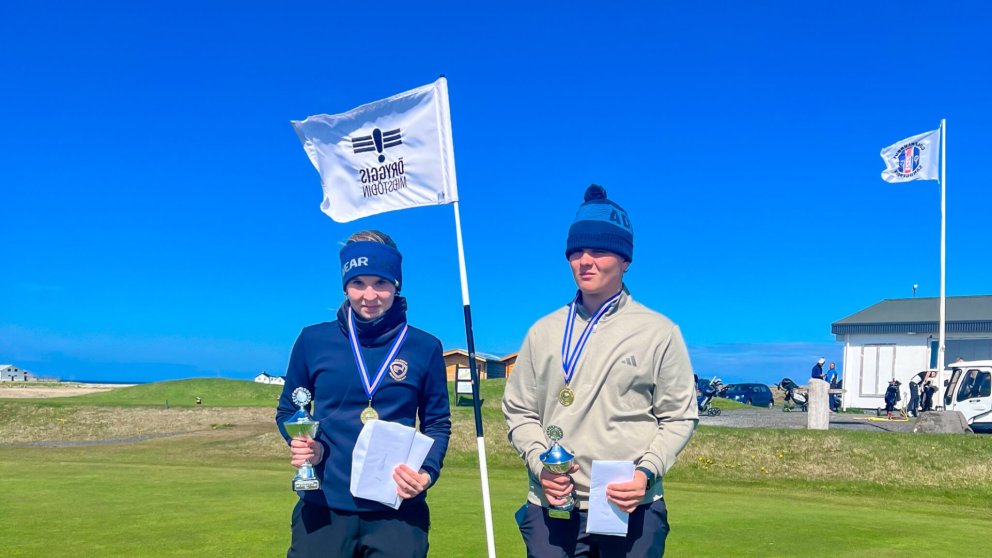 Auður Bergrún Snorradóttir og Veigar Heiðarsson, sigurvegarar í stúlkna- og piltaflokki. Mynd/GSG