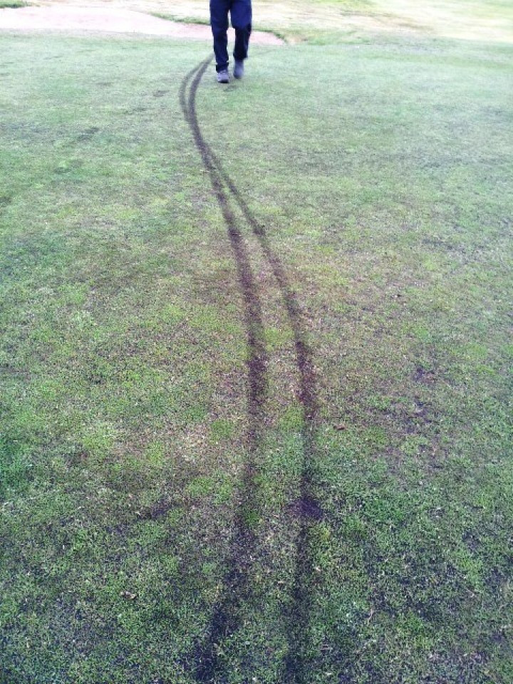 Hluti af skemmdum á 3. flöt