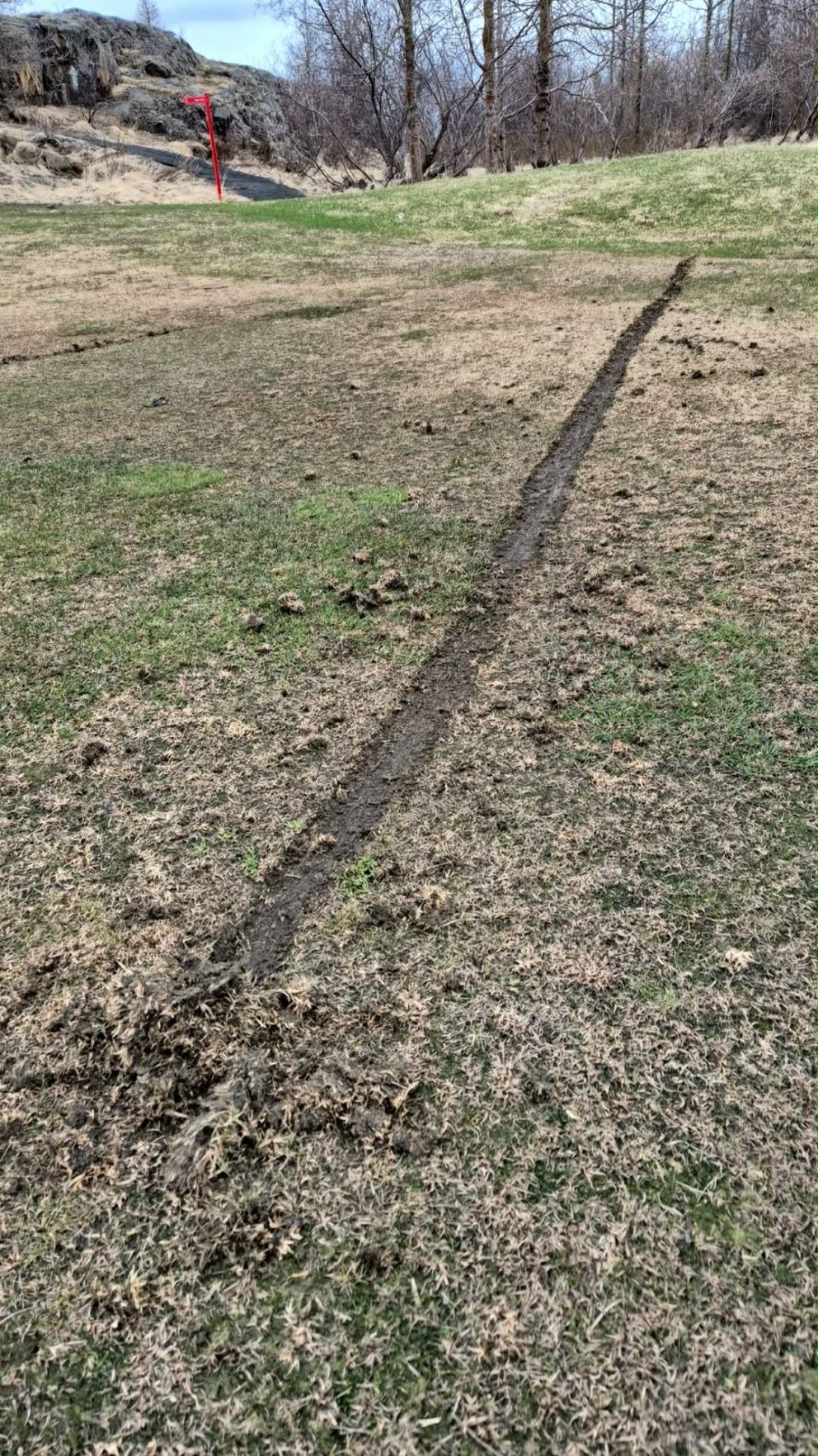 Skemmdarverk unnin á flötum á Jaðarsvelli