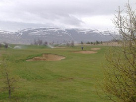 Vökvunarkerfi komið í allar nýjar flatir