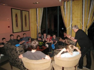 Fylgist með unglingunum okkar á Spáni