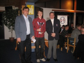 Björn Auðunn með háttvísisbikarinn ásamt formanni og varaformanni