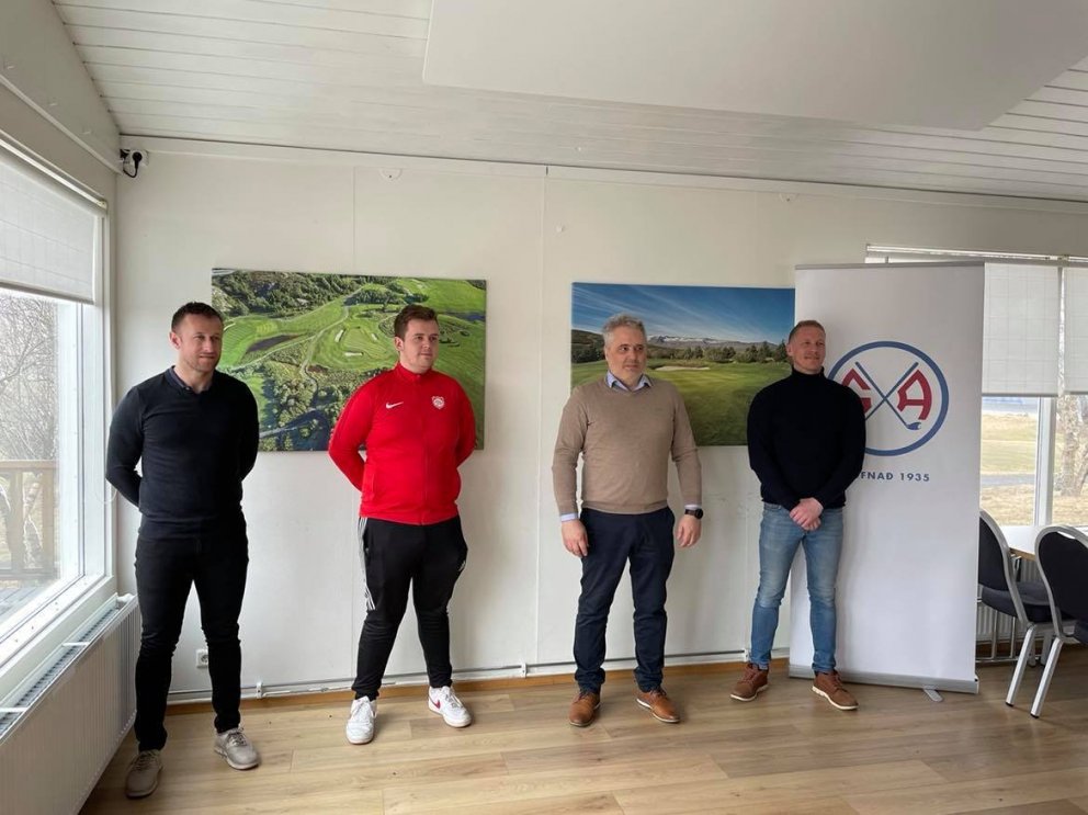 Skúli Eyjólfsson f.h. KA, Aron Elvar f.h. Þórs, Björgvin Jón Bjarnason framkvæmdarstjóri Hreinsitækn…