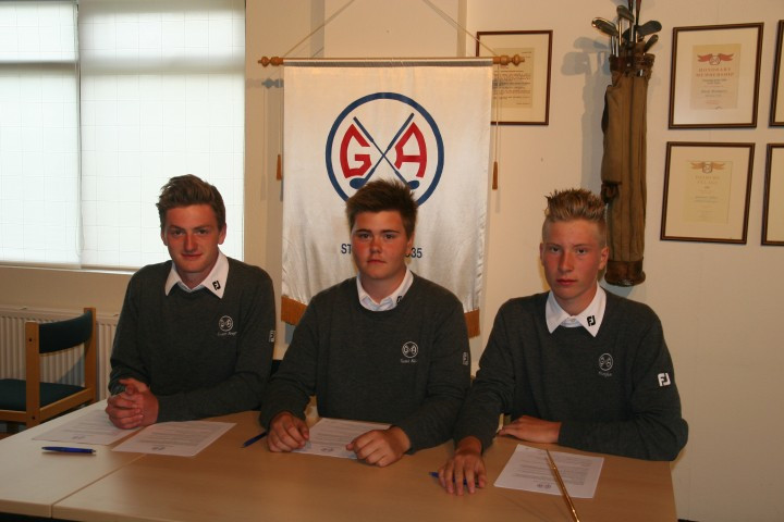 Við undirritun samnings