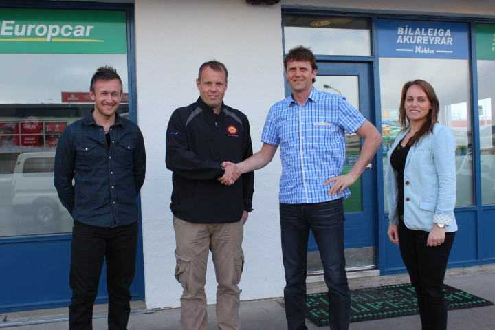 Forsvarsmenn GA og Hölds eftir undirskrift