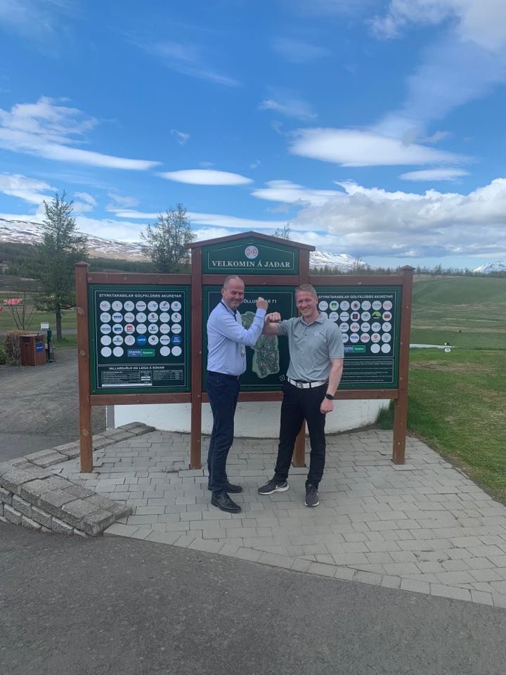 Jón Birgir og Steindór við undirskriftina í dag