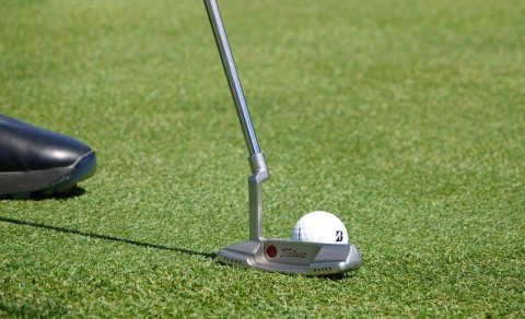 Púttgrínið í Golfhöllinni lokað frá 10-15 á morgun, sunnudag