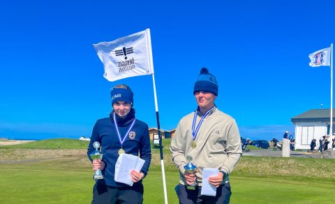 Auður Bergrún Snorradóttir og Veigar Heiðarsson, sigurvegarar í stúlkna- og piltaflokki. Mynd/GSG