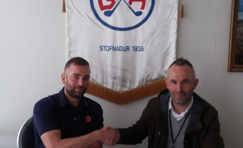 Heimir og John við undirskriftina