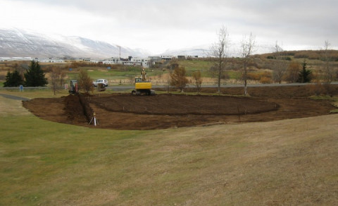 Framkvæmdir hafnar við nýja flöt á 2. braut