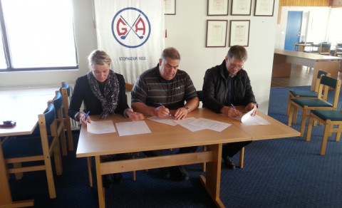 Fulltrúar GA, GLF og Lundsgolf við undirritun