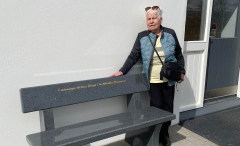 Guðrún Margrét við bekkinn góða.