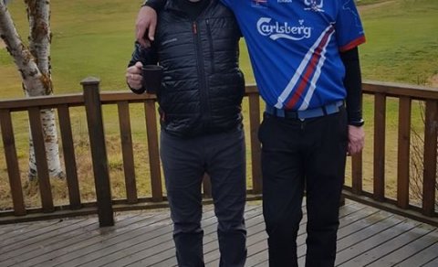 Fyrirliðarnir í leikslok, Tony Mellado og Hjörtur Sigurðsson