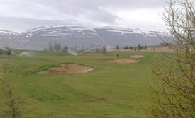 Vökvunarkerfi komið í allar nýjar flatir