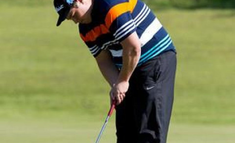 Örvar að pútta í mótinu