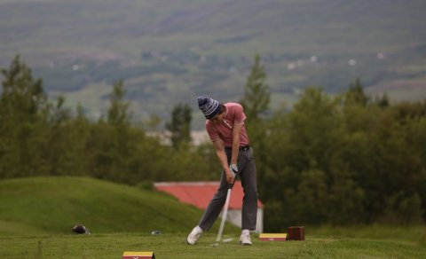 Starkaður slær á 13. teig