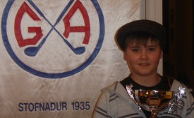 Tumi með háttvísisbikarinn