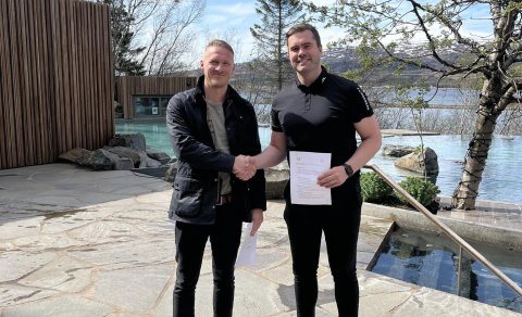 Steindór Kr. Ragnarsson framkvæmdarstjóri GA og Kjartan Sigurðsson framkvæmdarstjóri Skógarbaðanna v…