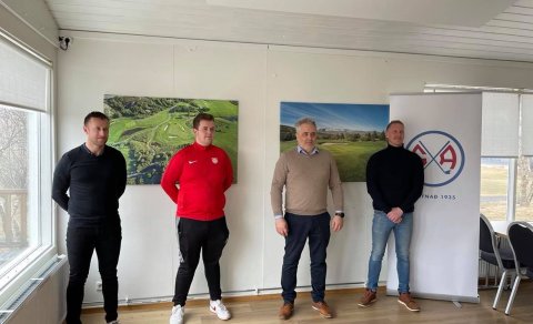 Skúli Eyjólfsson f.h. KA, Aron Elvar f.h. Þórs, Björgvin Jón Bjarnason framkvæmdarstjóri Hreinsitækn…