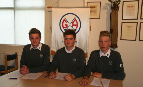 Við undirritun samnings