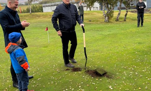 Gísli Bragi Hjartarson, Steindór Kr. Ragnarsson og Skúli Kristinn Steindórsson ánægðir með fyrstu sk…