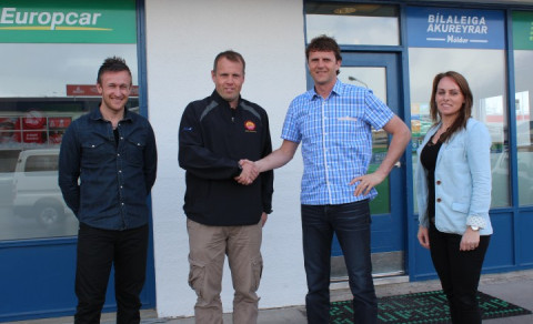 Forsvarsmenn GA og Hölds eftir undirskrift