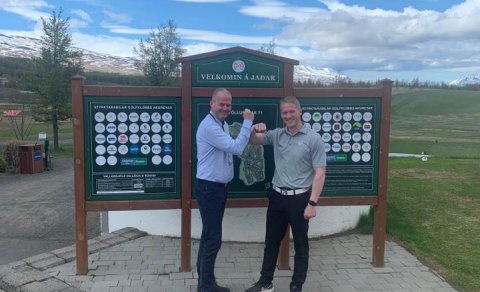 Jón Birgir og Steindór við undirskriftina í dag