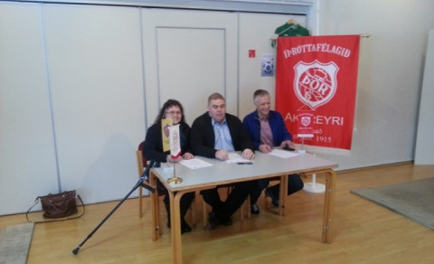 Formenn félaganna við undirritun